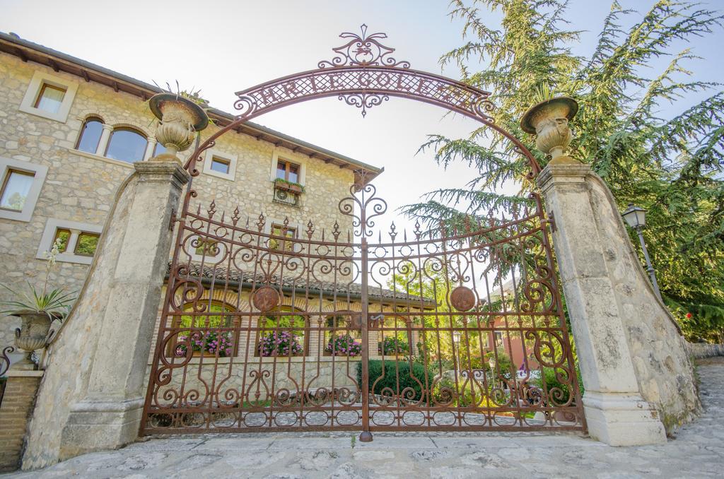 Le Gole Ristorante & Resort 切拉诺 外观 照片